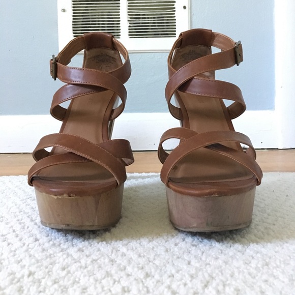 Brown cross strap heels - Picture 1 of 8